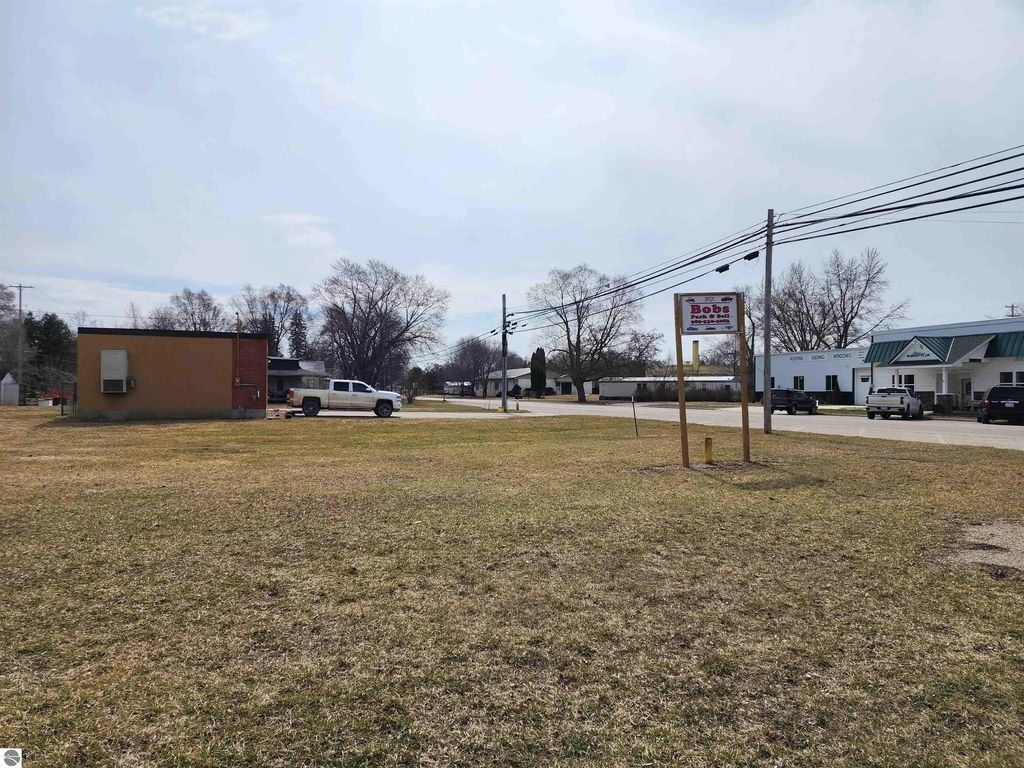 11473 Pine Street, Riverdale