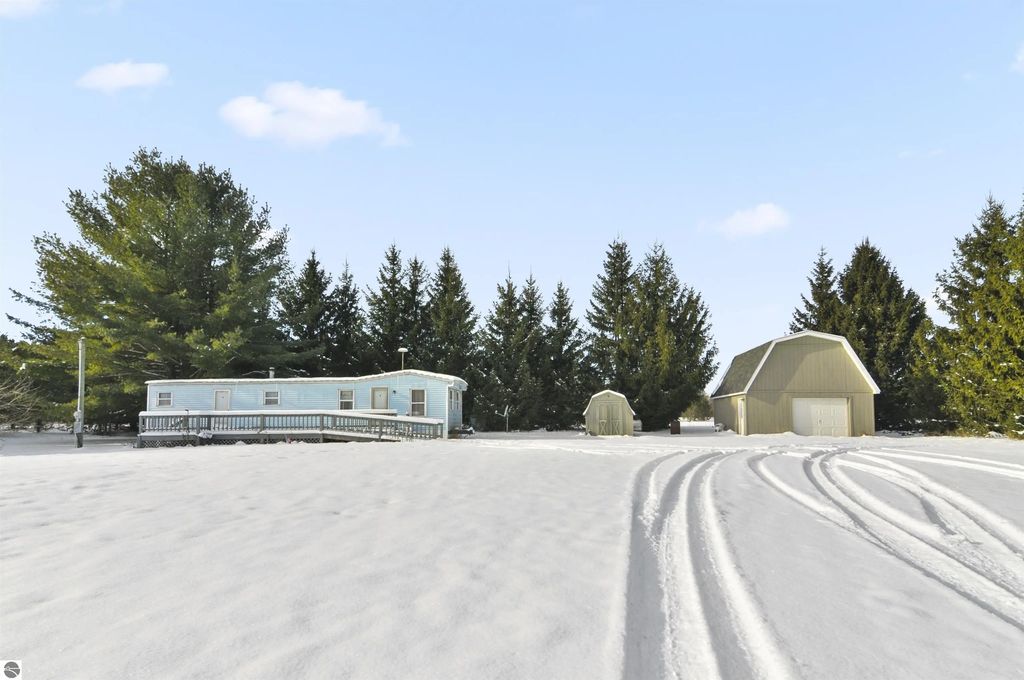 885 N 7 Mile Road, Lake City