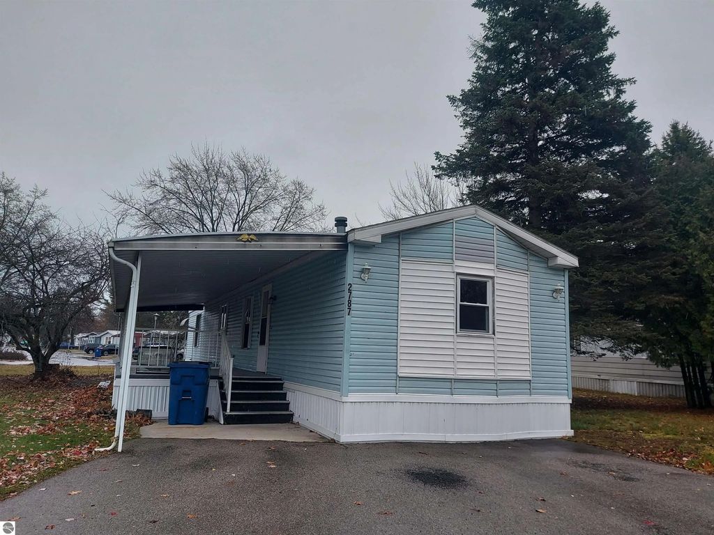 2787 Ray Boulevard, Traverse City