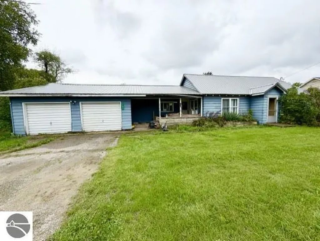 1026 S Main Street, Crystal
