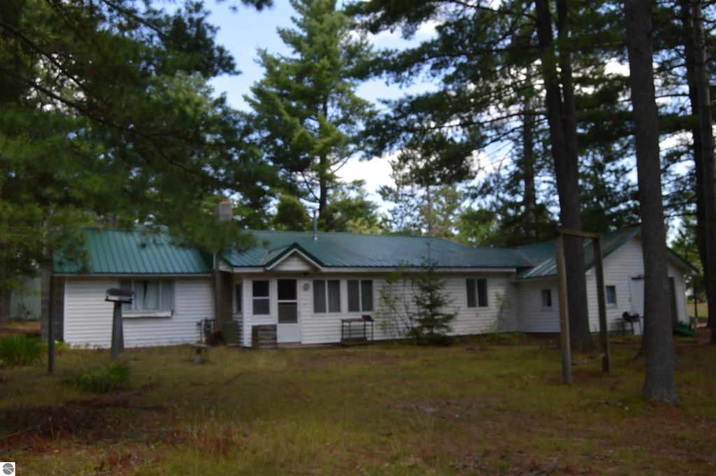 215 Curry Drive, Mio