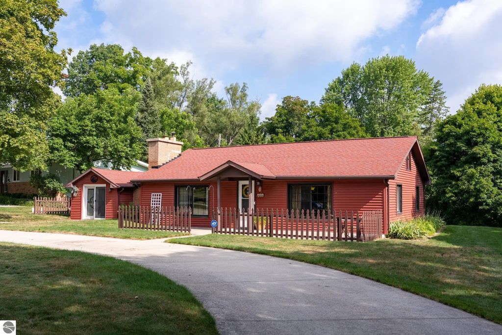 604 Hopkins Avenue, Mt Pleasant