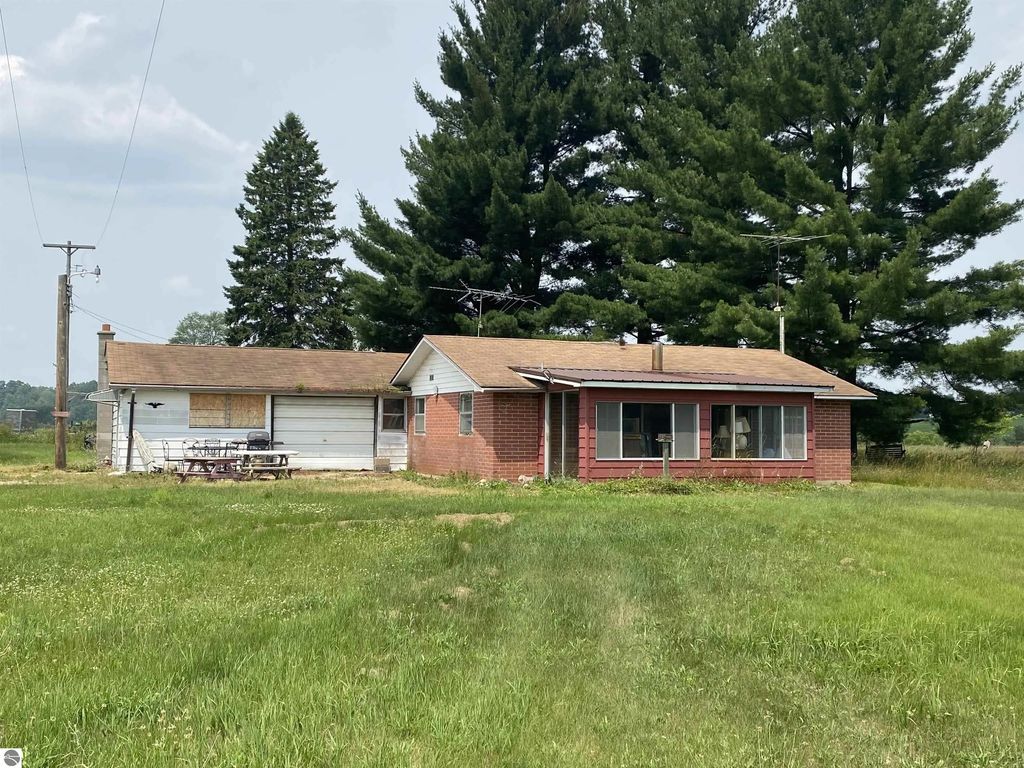 5740 Mccauley Road, Alger