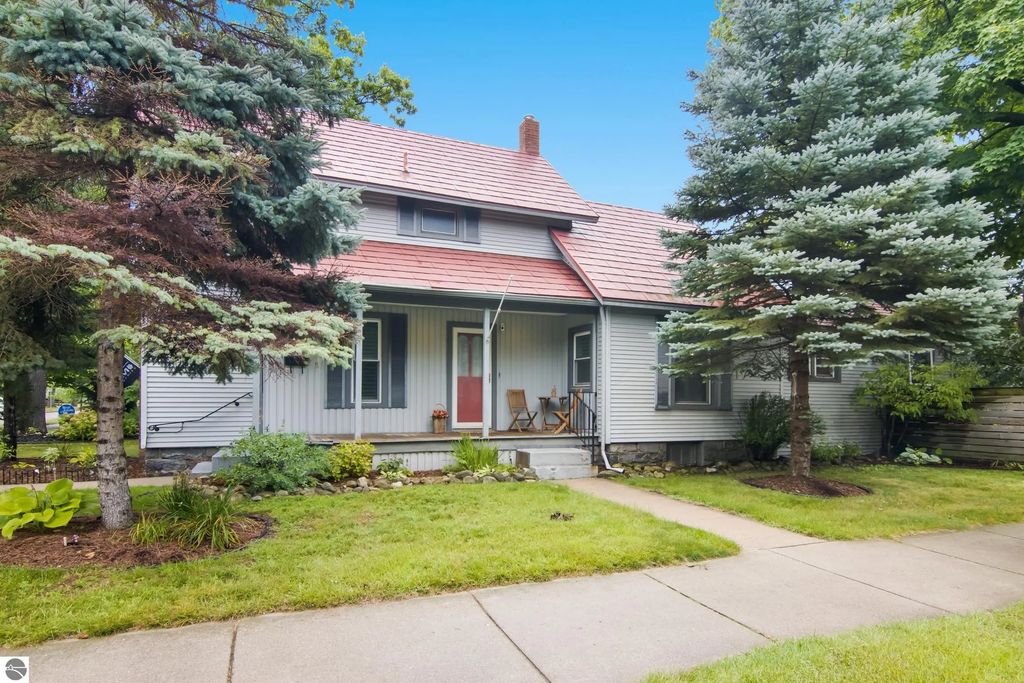 202 E Ninth Street, Traverse City