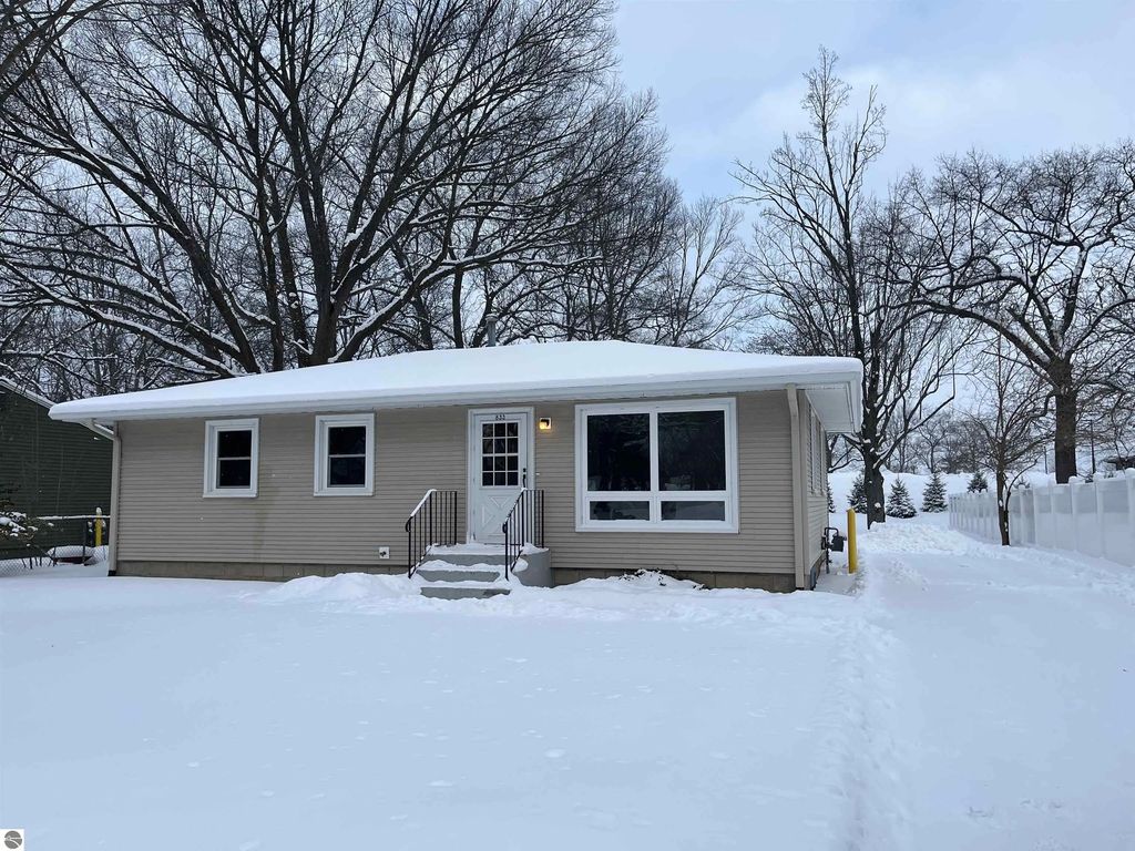 833 Fern Street, Traverse City