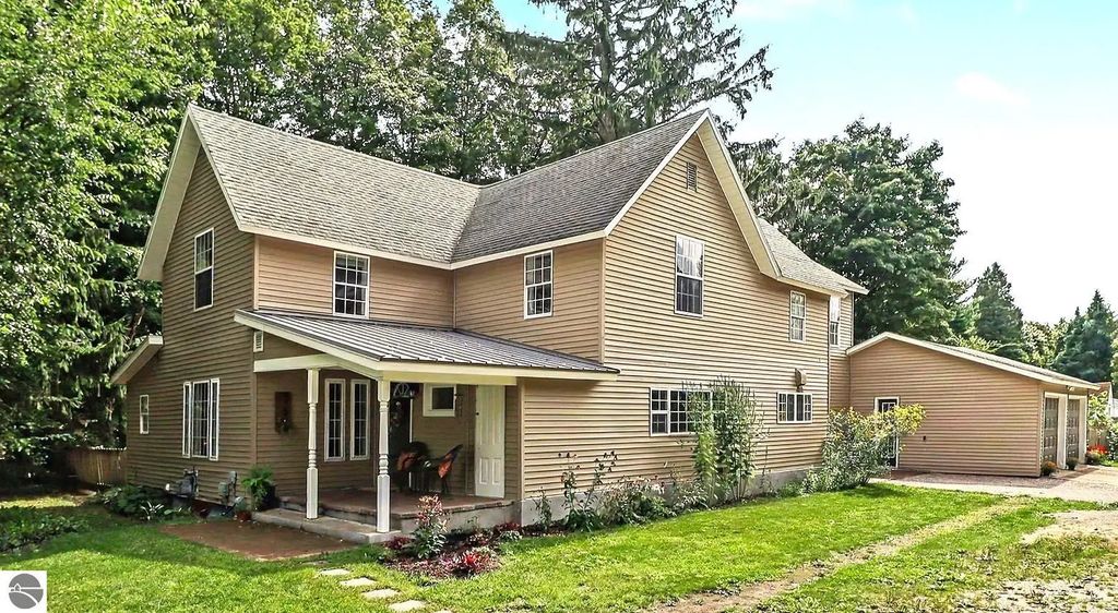 7163 Traverse Avenue, Benzonia
