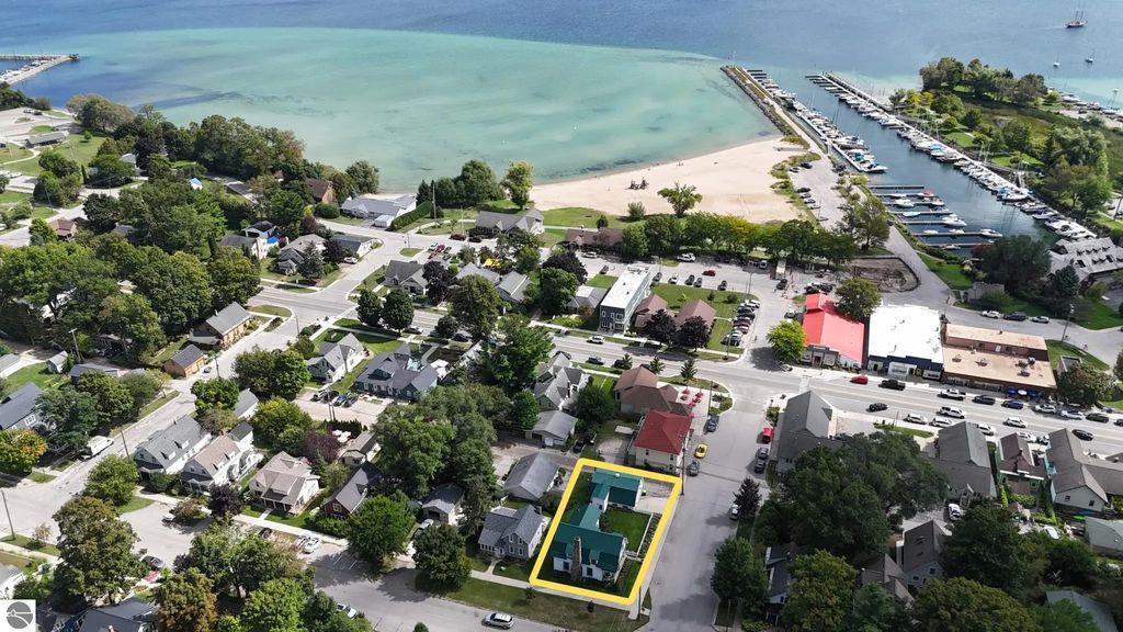 118 W Adams Street, Suttons Bay
