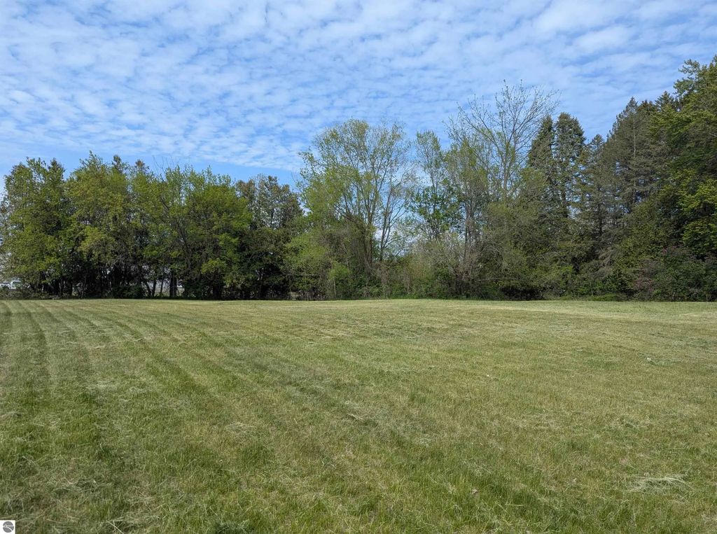216 N Mackinaw Road, Au Gres