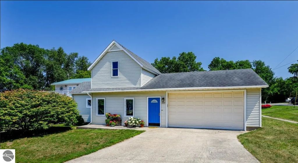 323 Benzie Court, Beulah