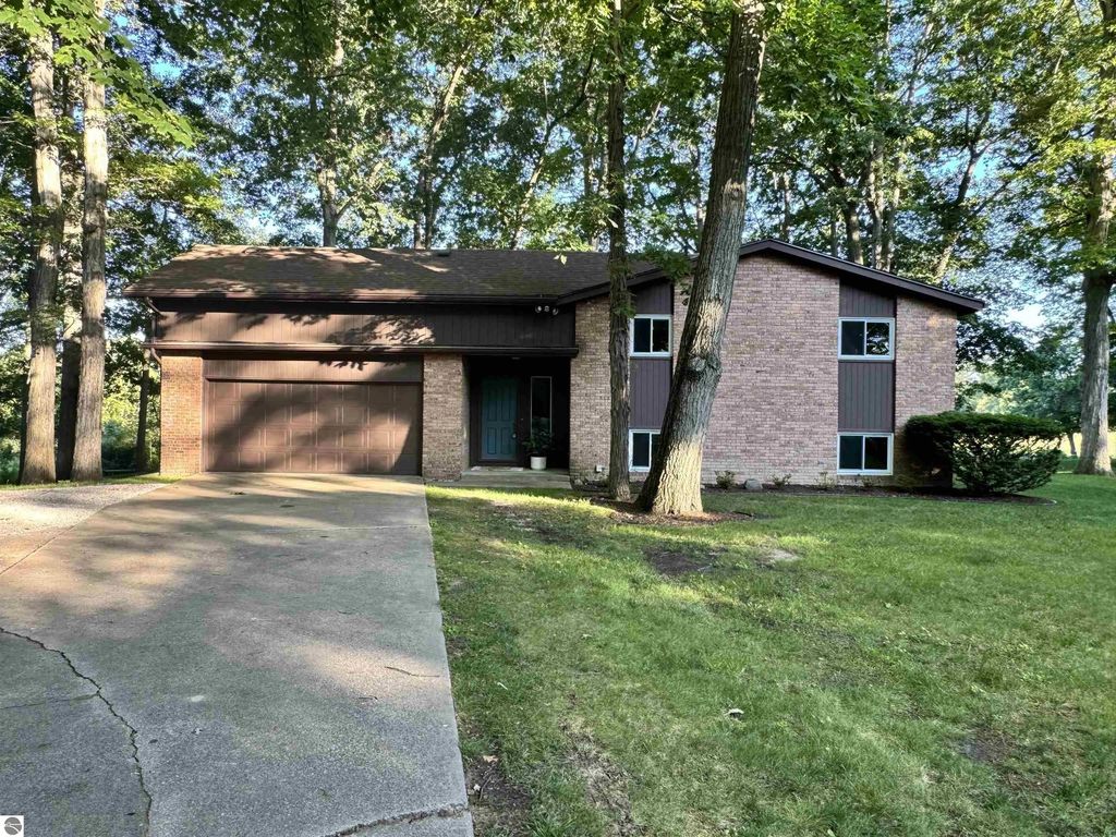173 S Spring Street, Midland