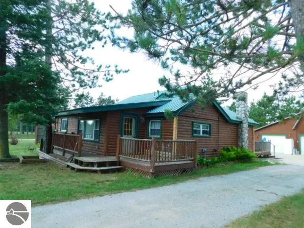 1952 S Stephan Bridge Road, Grayling
