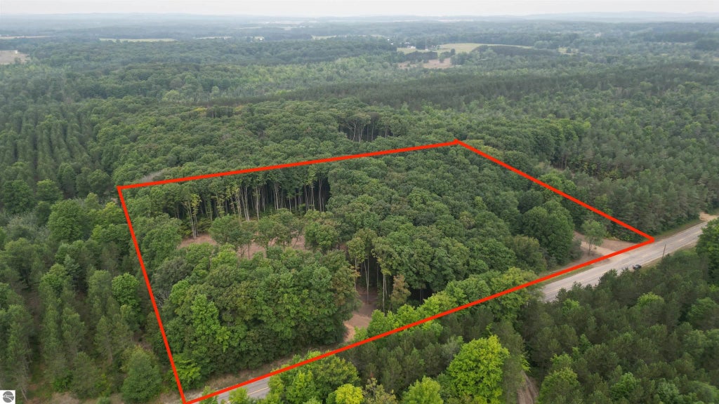 001 S Bright Road, Maple City