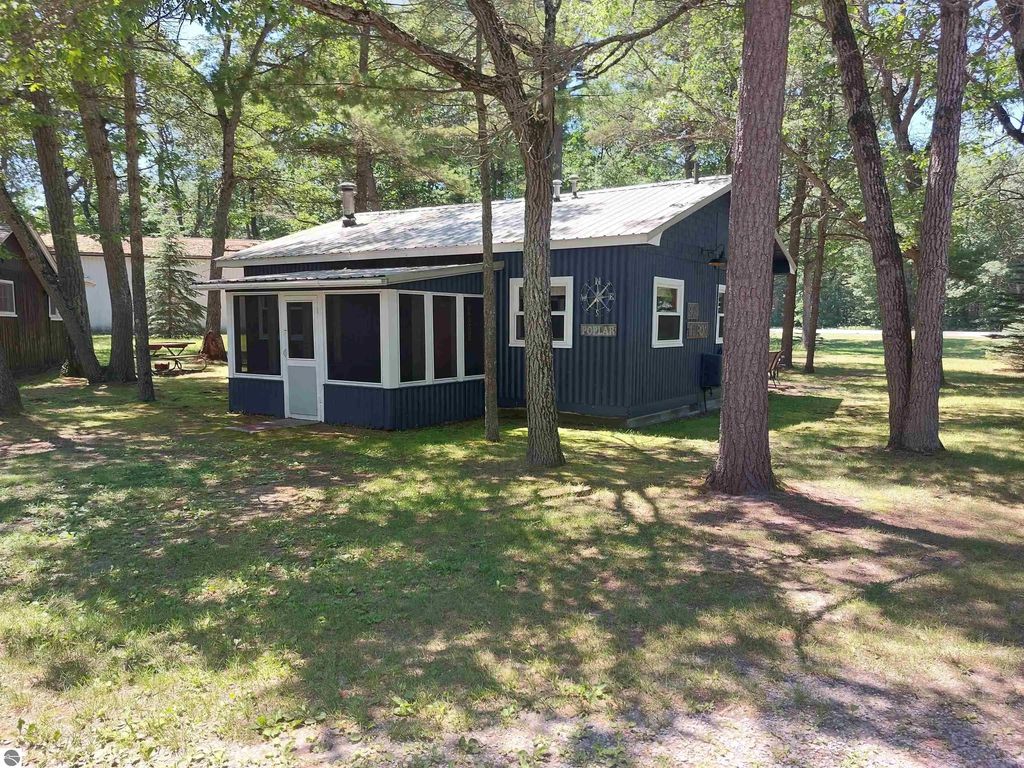 975 N Huron Street 8 Poplar, East Tawas