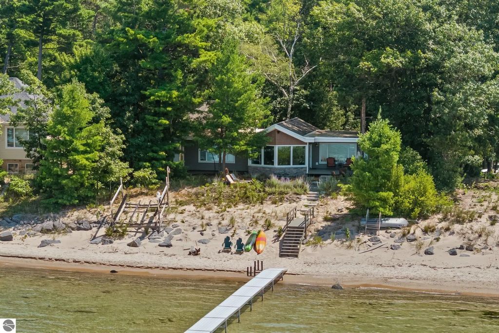 10892 Lakeshore Road, Williamsburg