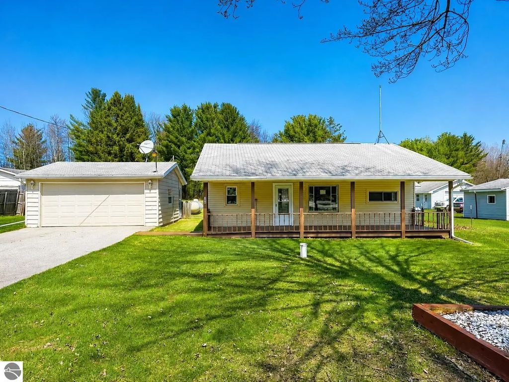364 W Greenwood, Alger
