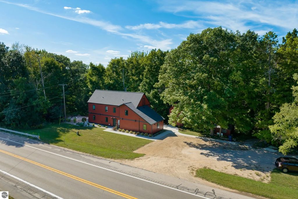 10456 S Us-31 S, Elk Rapids