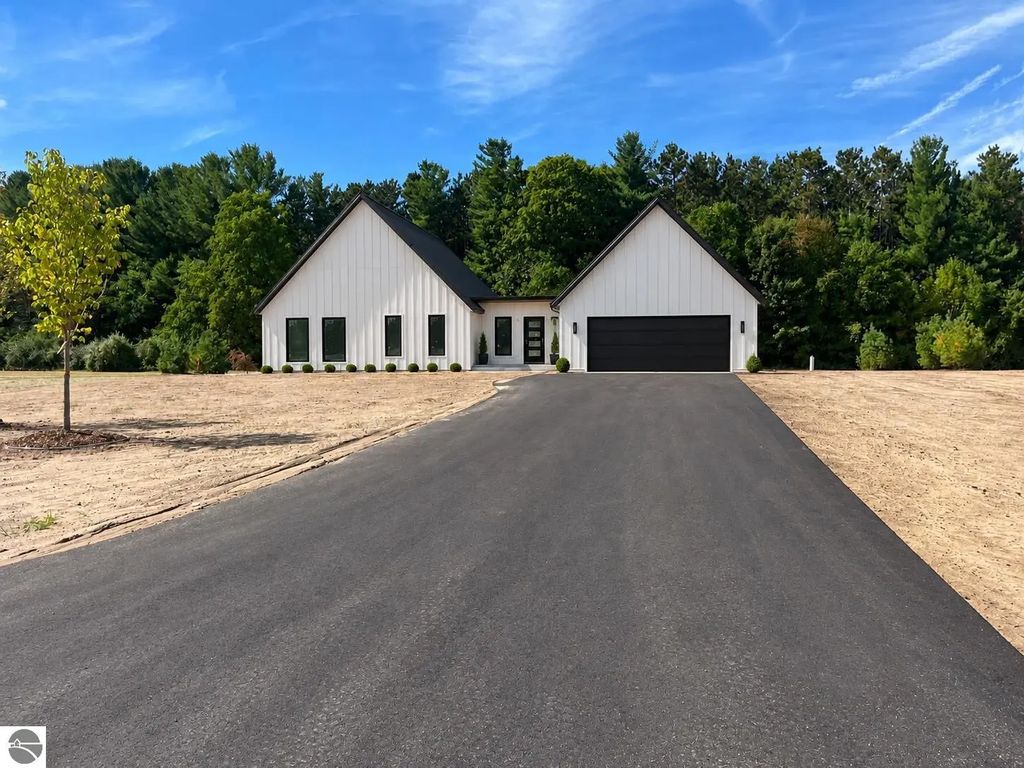 4141 Fireside Trail, Traverse City