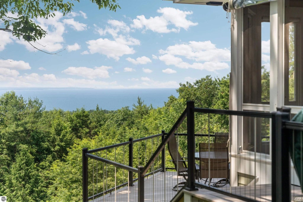 5810 Westward, Harbor Springs