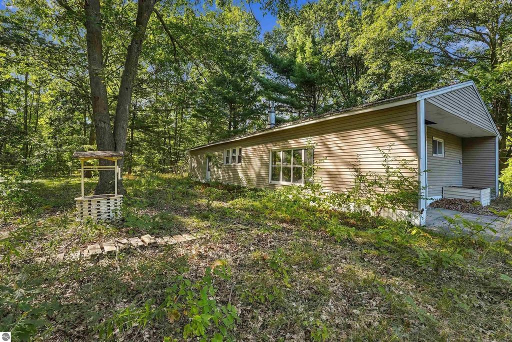 2348 Fashion Avenue, Interlochen