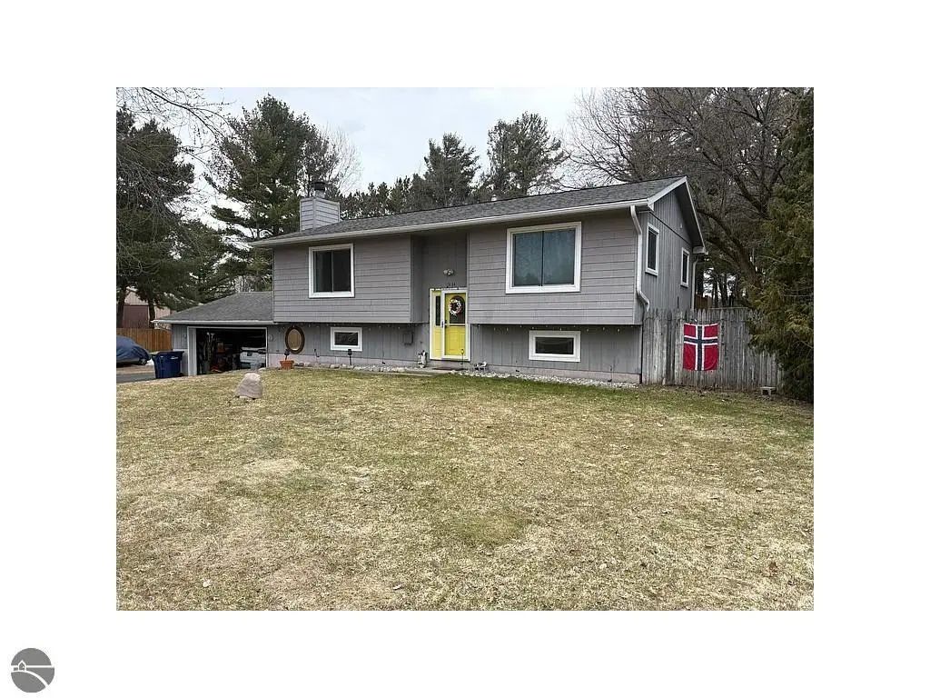 3134 Horseshoe Drive, Traverse City
