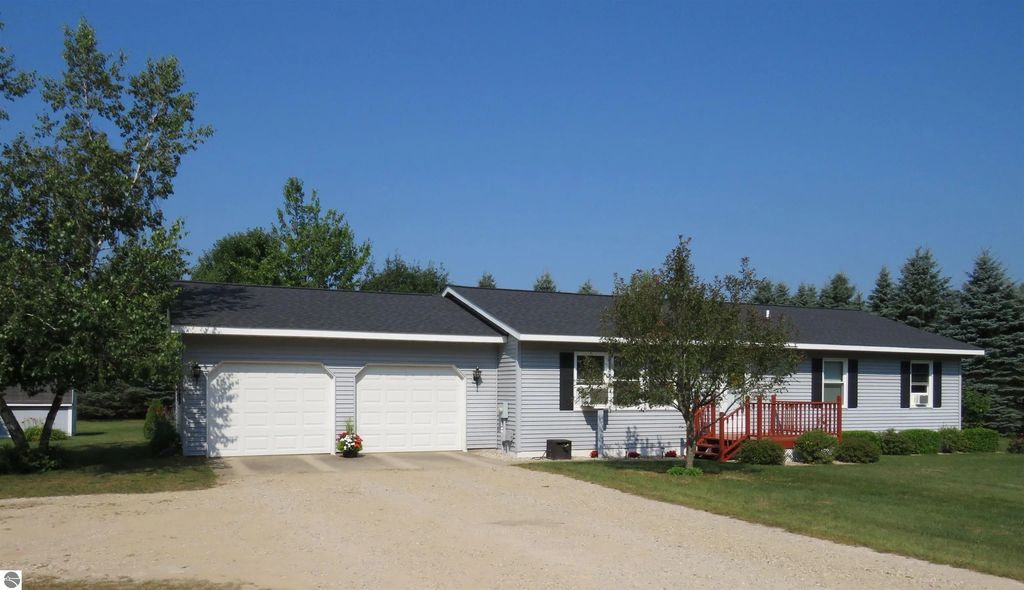 5376 S 45 1/2 Road, Cadillac