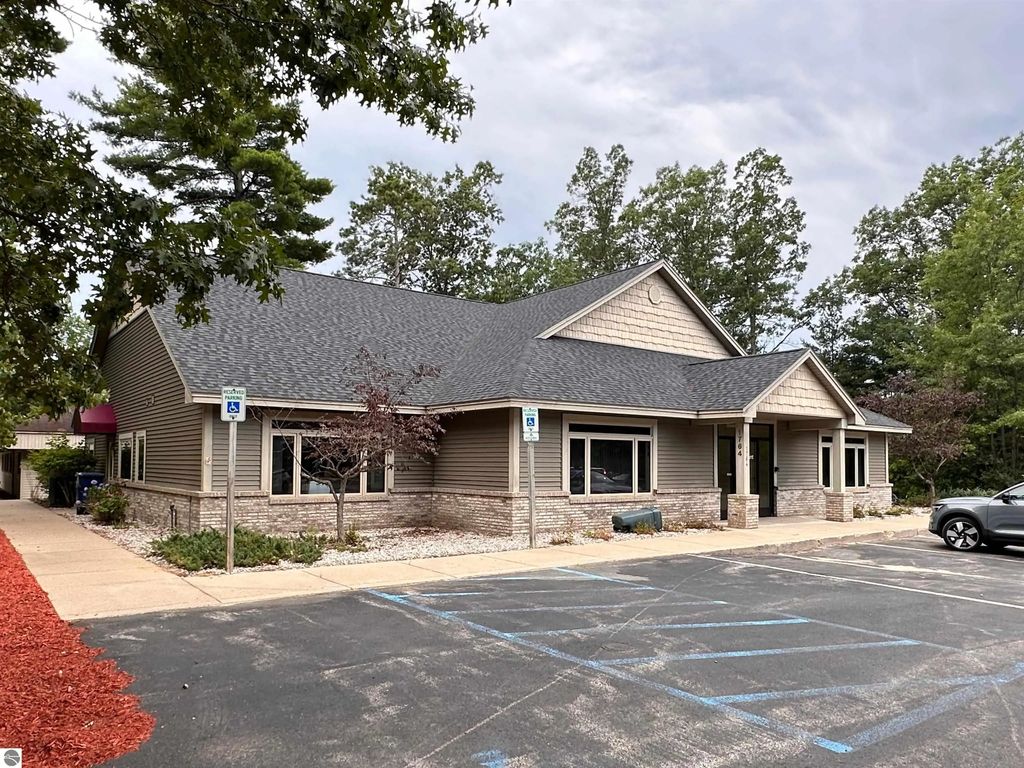 1764 Forest Ridge Drive, Traverse City