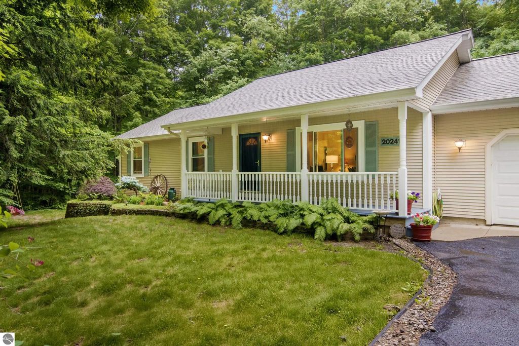 20241 Samara Trail, Lake Ann
