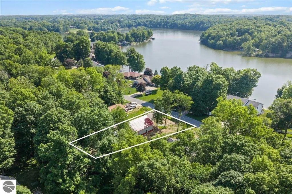 10234 Lakeside Drive, Perrinton