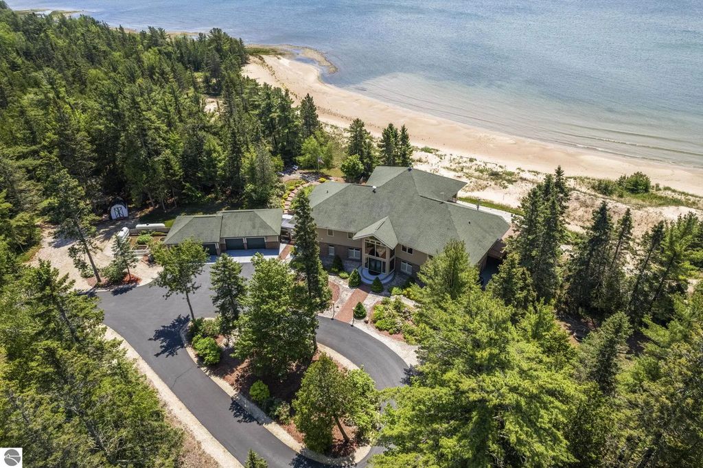 5343 Michibay Drive, Manistique