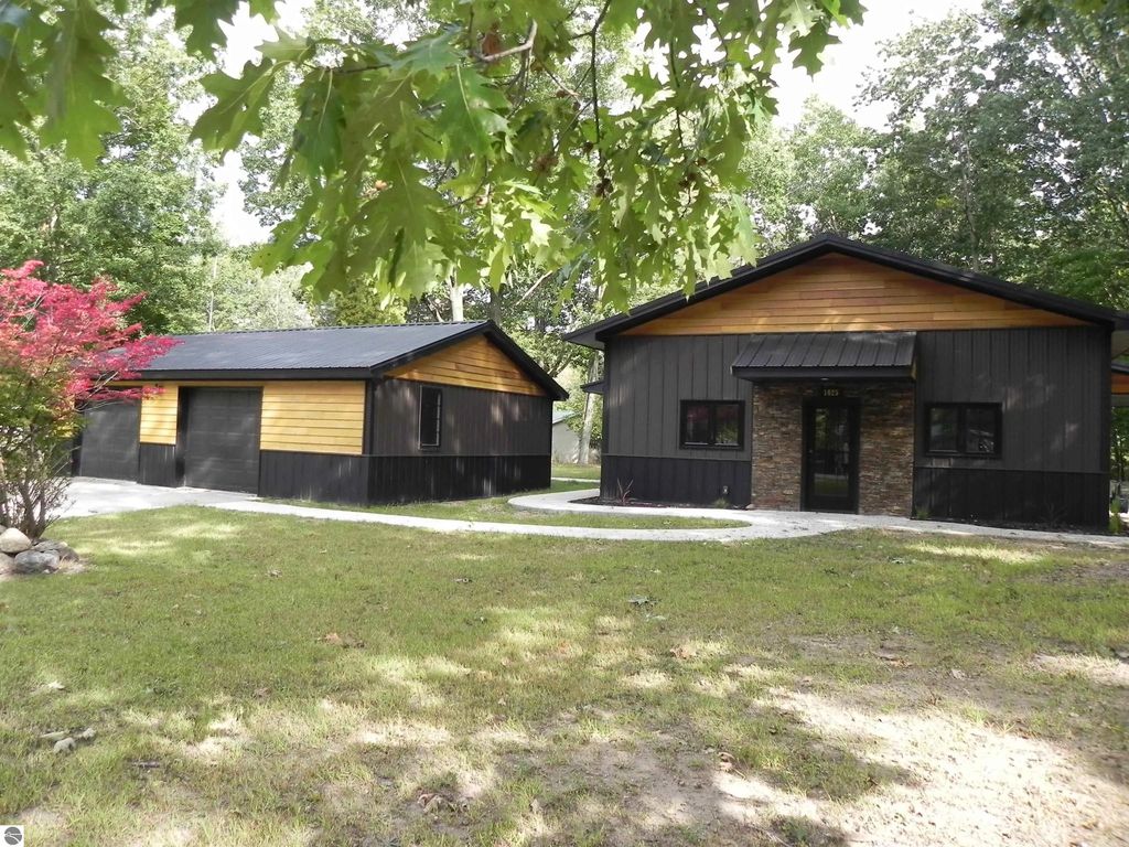 1025 Barcelona Drive, Weidman