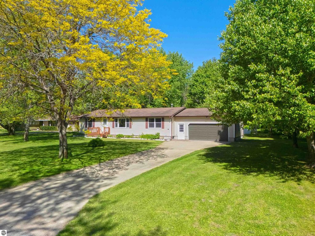 4225 Benson Road, Cadillac