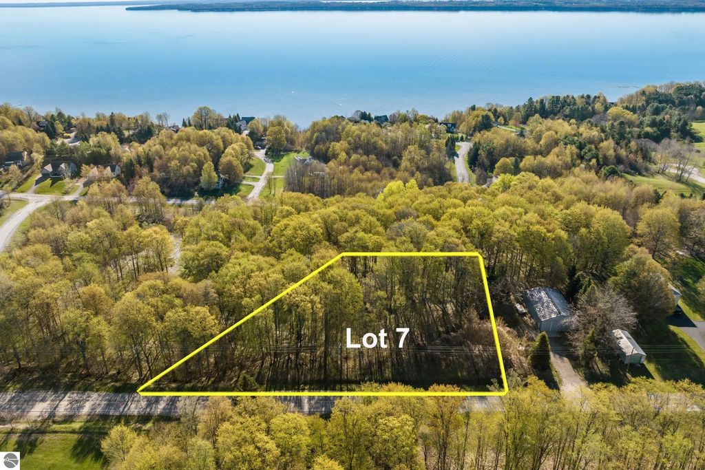 S Donnybrook Road, Suttons Bay
