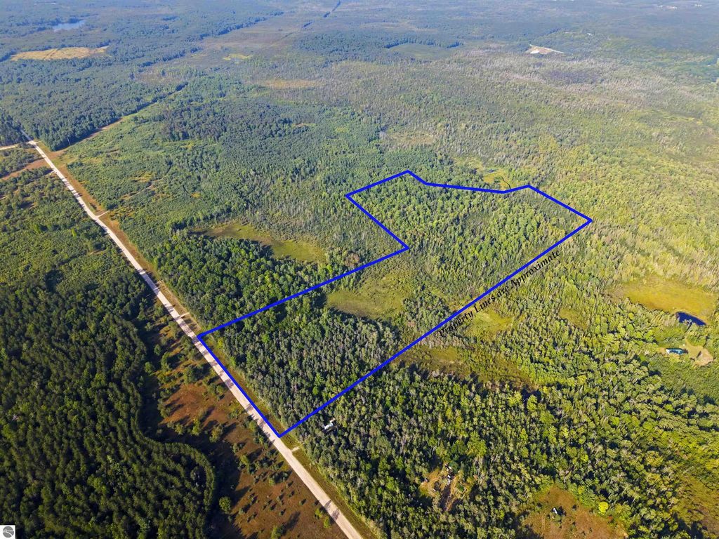 3288 Ne Wheeler Lake Road, Kalkaska