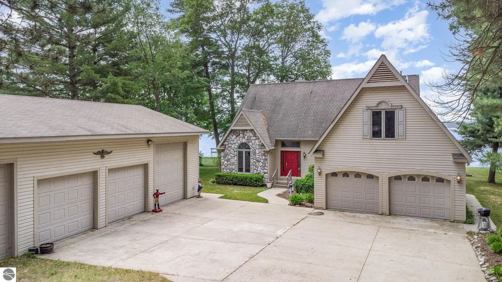 7435 Loud Drive, Oscoda