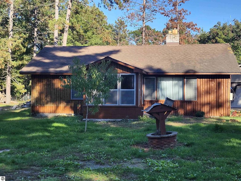 5810 E Esmond Road, Hale