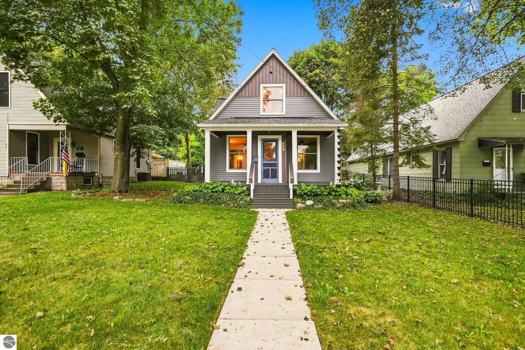 429 Monroe Street, Traverse City
