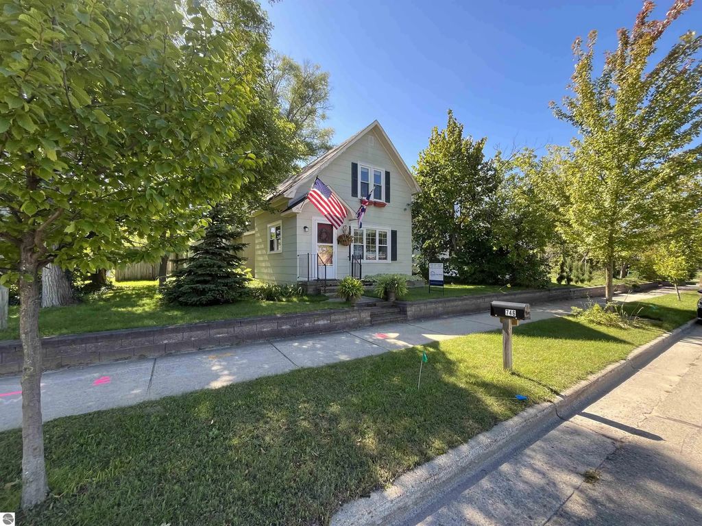 746 Hannah Avenue, Traverse City
