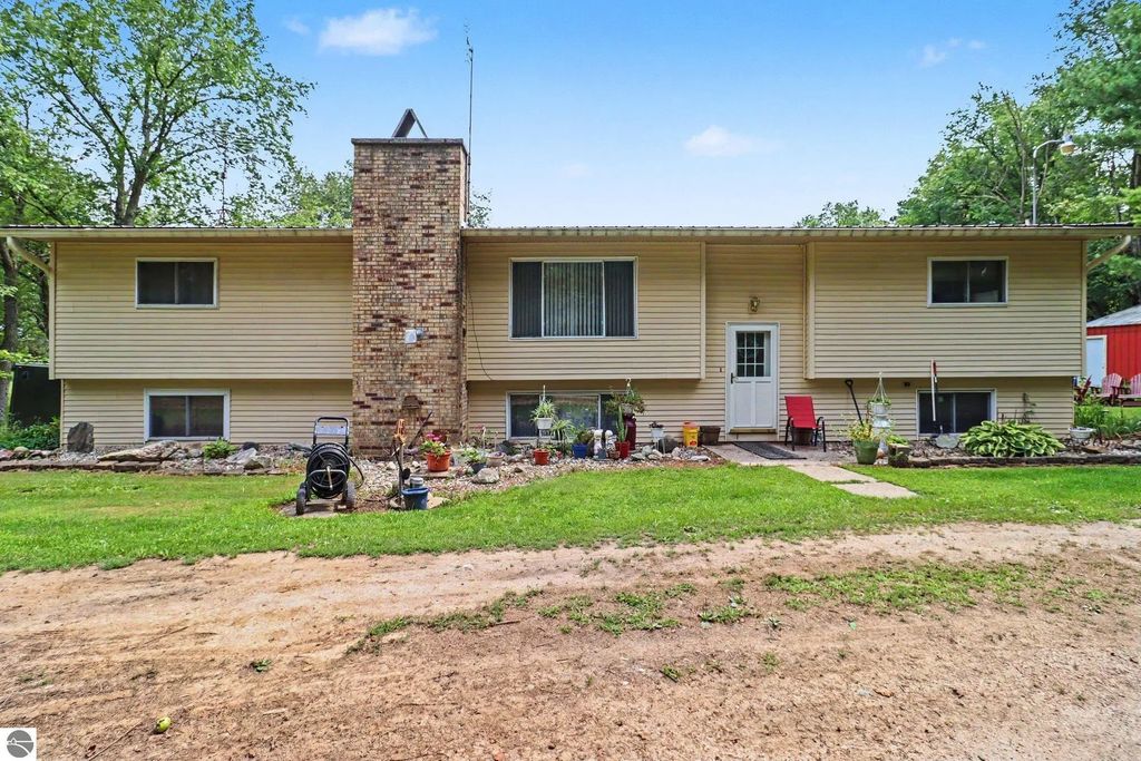 1278 N Waldron Road, Crystal