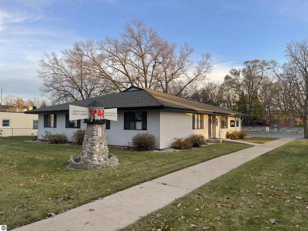 862 E Eighth Street E, Traverse City