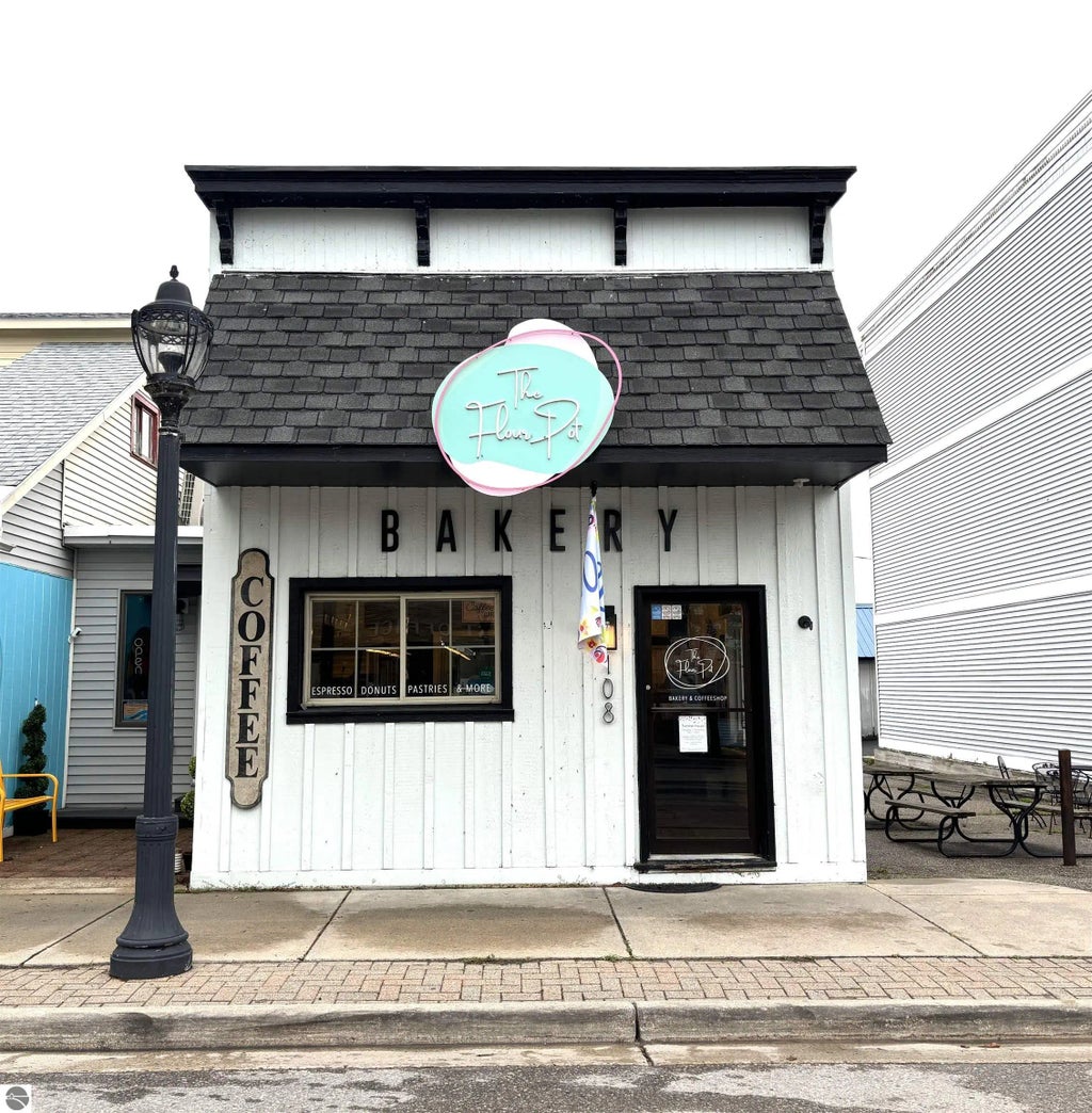 108 River Street, Elk Rapids