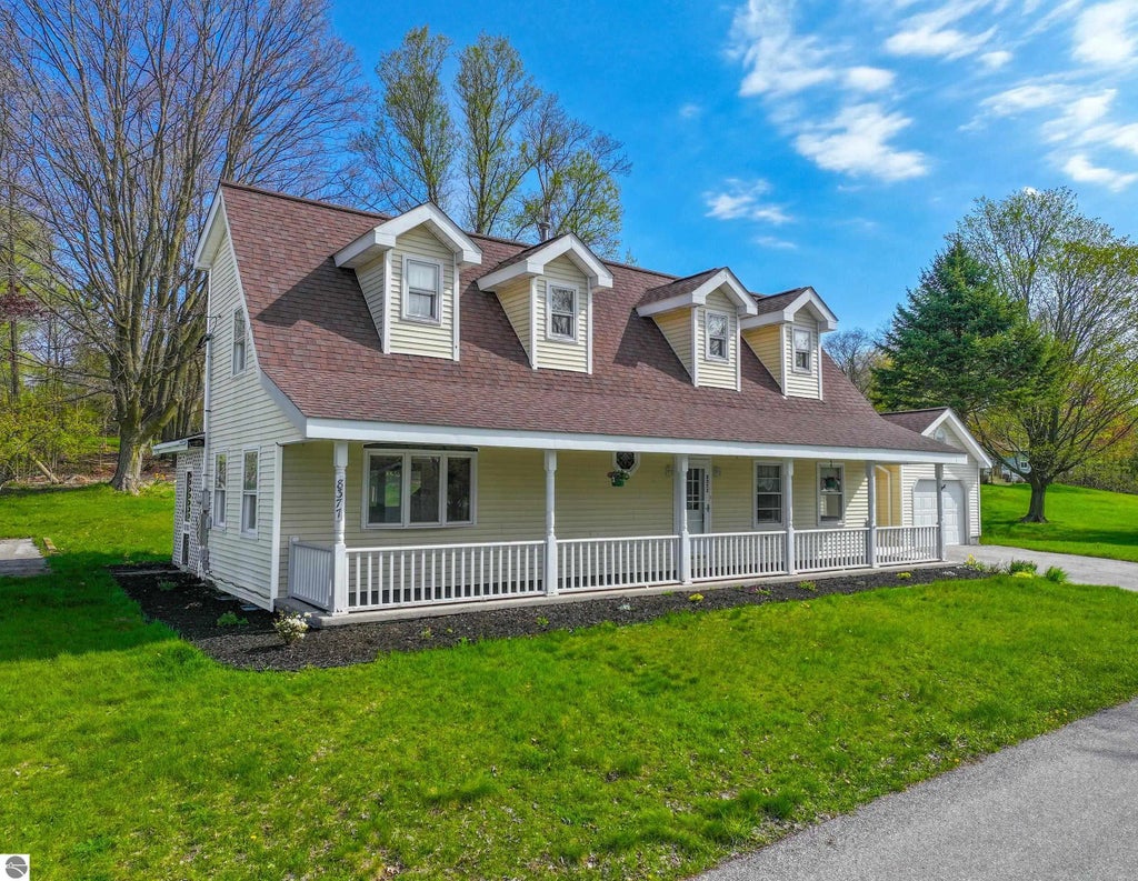 8377 Zosel Street, Onekama