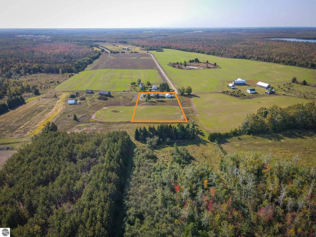 7557 Loop Road, Posen
