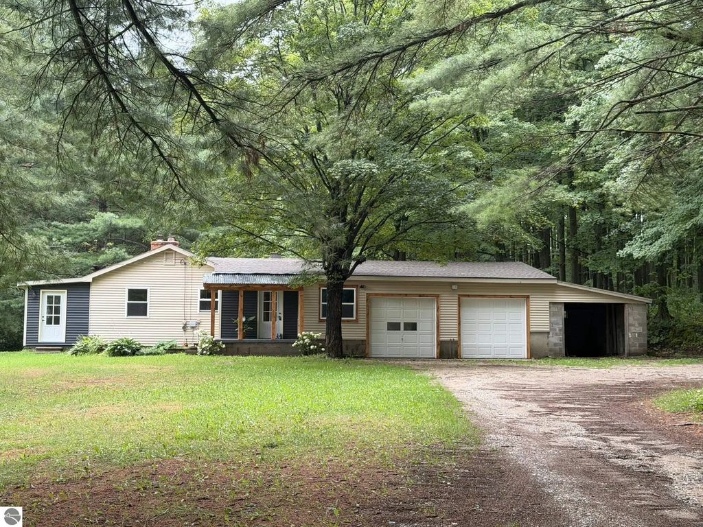8299 W Walker Road, Manton