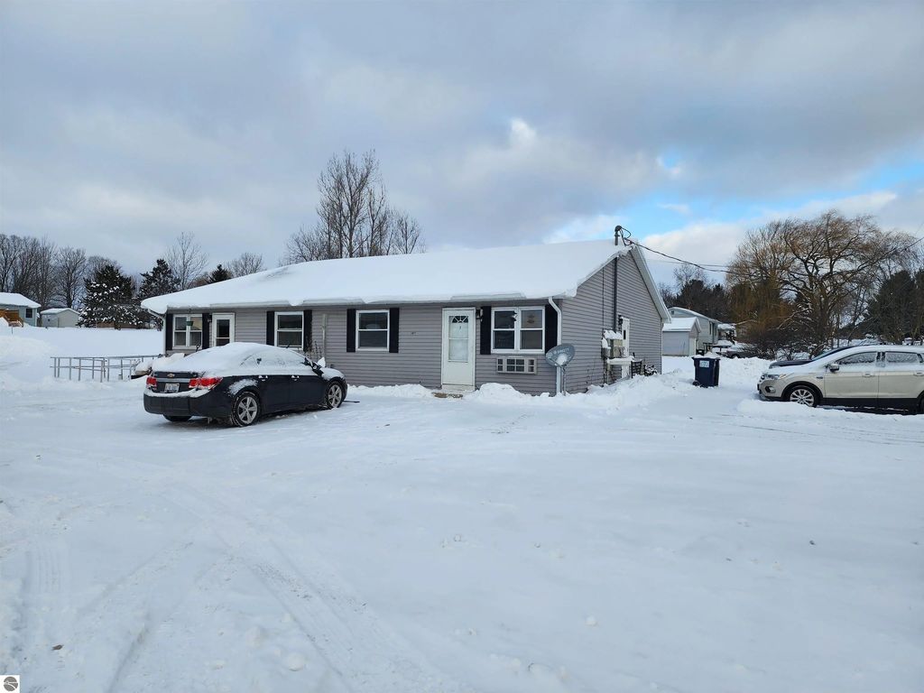 107 N West, Buckley