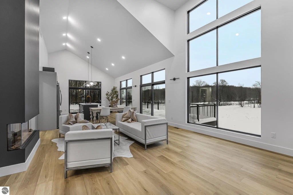 5921 Paradise Ranch, Kingsley