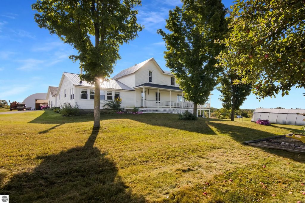 14654 190th Avenue, Leroy