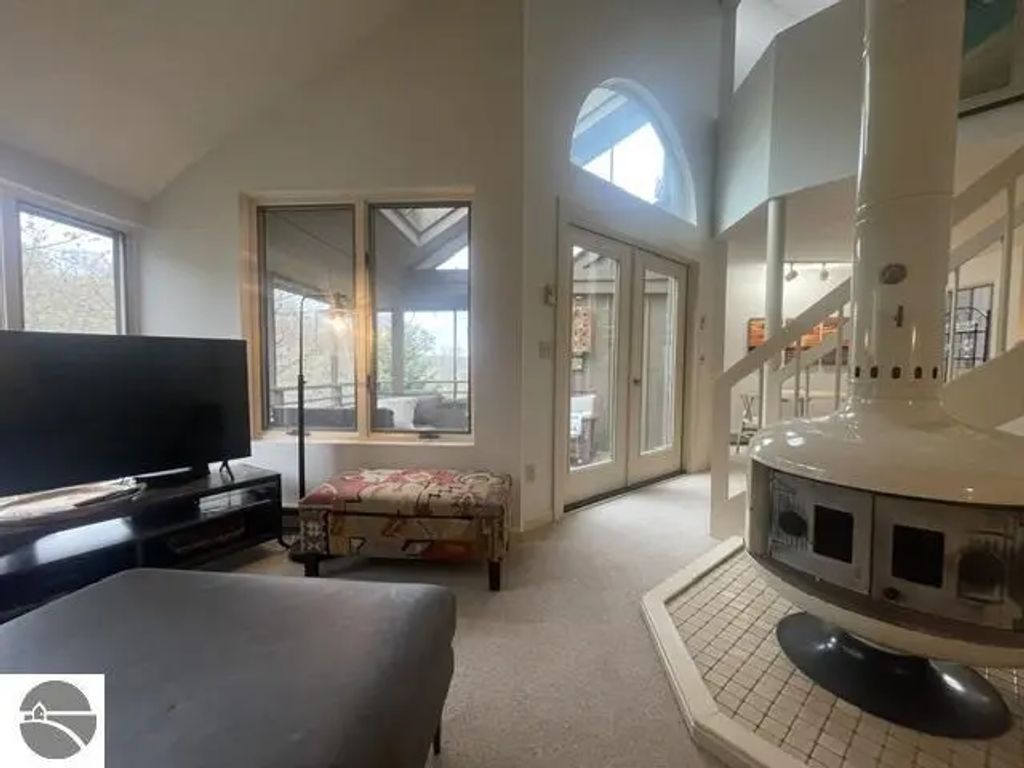 13 Hawks Nest, Glen Arbor