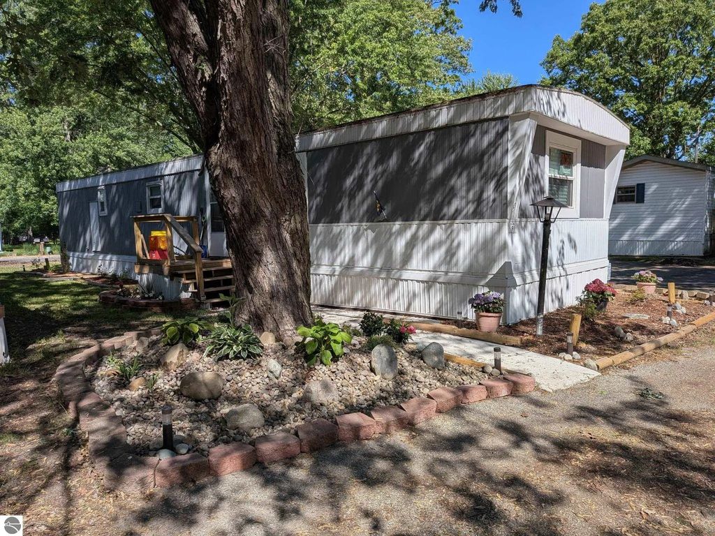 315 Linwood Avenue, Alma