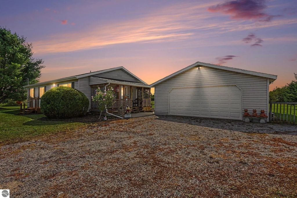 8491 Esmond Road, Hale