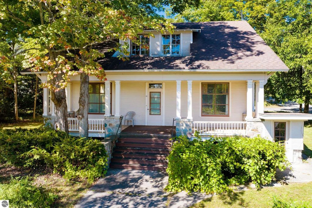 311 N Saint Marys, Suttons Bay
